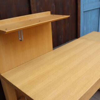 karimoku(カリモク家具)のBuona scelta(ボナ シェルタ) オーク材 パーソナルデスクセットです。北欧テイストのスッキリとしたスマートなデザインは事務机やお子様の学習机におススメ♪