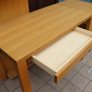 karimoku(カリモク家具)のBuona scelta(ボナ シェルタ) オーク材 パーソナルデスクセットです。北欧テイストのスッキリとしたスマートなデザインは事務机やお子様の学習机におススメ♪