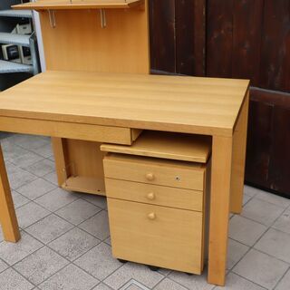 karimoku(カリモク家具)のBuona scelta(ボナ シェルタ) オーク材 パーソナルデスクセットです。北欧テイストのスッキリとしたスマートなデザインは事務机やお子様の学習机におススメ♪