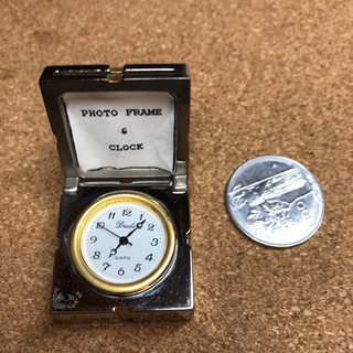 レトロ　dudeプレゼント型　ミニ置き時計