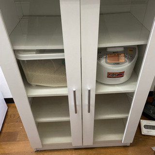 美品　ニトリ　食器棚　白　定価1万円程度　高さ調整可能