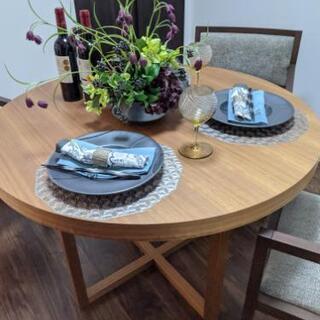 ダイニングテーブル　椅子3脚