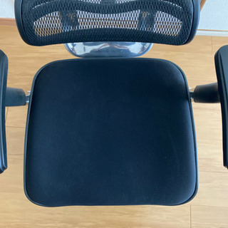 2/28（日）まで【美品】エルゴヒューマンベーシック　メッシュ　モールドウレタン座面　EH-HBM KM-11 ヘッドレスト付