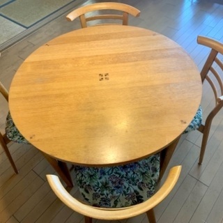 【ネット決済・配送可】ダイニングテーブル(天然木)　椅子4脚　※...