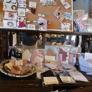 雑貨店移転に付き家具一斉販売！お洒落なヴィンテージ食器棚。天王寺区の桃谷駅より徒歩5分