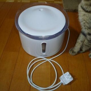 美品　アクアメビウス 猫 犬 水飲み器 自動給水器 2l 超静音...