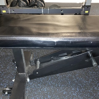 定価7万円のベンチ台を半額以下で売ります