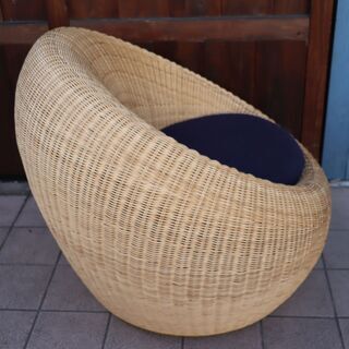 皇室御用達の職人がいる籐・ラタン家具専門店「カルチェラタン」の1960年発表、剣持勇デザインLounge Chair(ラウンジ・チェア)。MoMAにも収蔵されている籐家具の名作椅子です！