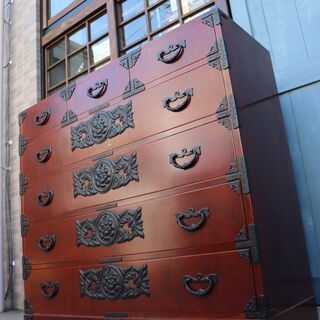 岩手の伝統工芸家具、岩谷堂箪笥 欅材を使用した漆塗り5