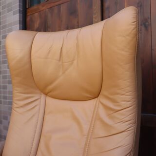 北欧ノルウェーのメーカーEKORNES(エコーネス)社のストレスレスチェアー ウィングです！クラシックなデザインがモダンな印象のパーソナルチェア。シアタールームにおススメのリクライニングチェア