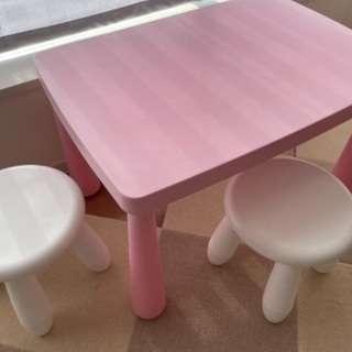 子供用テーブルと椅子二脚（IKEA）