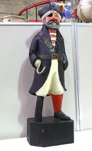 木彫りの海賊人形 高さ106cm 重量14kg ソックス黒赤 マドロス人形