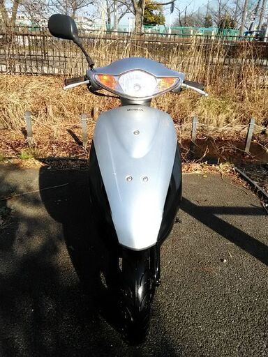 優れたエンジン。  （ホンダ）（ディオ）AF56。 フロントタイヤはほぼ新品です。 フロントブレーキパッドは新品です。 バックタイヤはほぼ新品です。 エンジンオイルは新品です。 サイドスタンド。