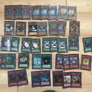 遊戯王　引退品　全て差し上げます。　初心者、デッキ強化に最適。 遊戯王 引退品 全て差し上げます。 初心者、デッキ強化に最適。
