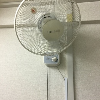 壁掛け扇風機です。