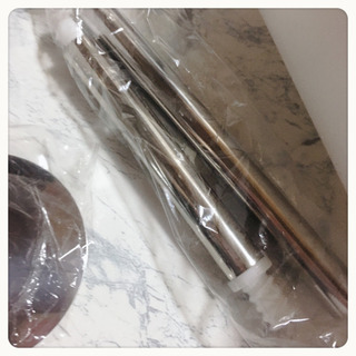 ご購入者様決定[未使用]トイレブラシ 白 長め 清潔感 防臭 細菌繁殖防止 縦長スリム