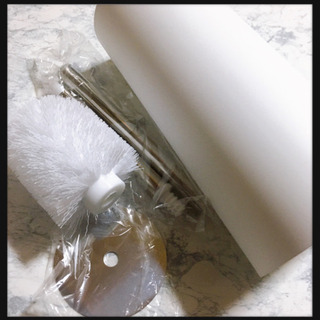 ご購入者様決定[未使用]トイレブラシ 白 長め 清潔感 防臭 細菌繁殖防止 縦長スリム