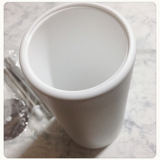 ご購入者様決定[未使用]トイレブラシ 白 長め 清潔感 防臭 細菌繁殖防止 縦長スリム