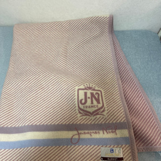 ピンクパープルの厚手毛布