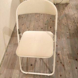 白いパイプ椅子3脚、差し上げます