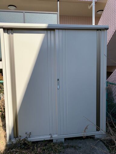 ◆中古・引取限定品(東京都豊島区南長崎)【TAKUBO物置 】田窪工業所 鍵・棚板付き 高さ???・幅????・奥行???mm ◆