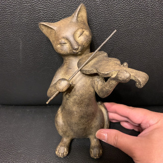 猫の置物バイオリン