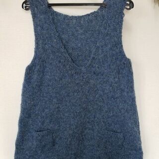 手編みベストとベレー帽