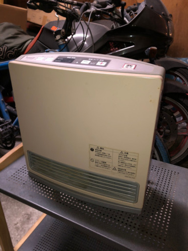 ガスファンヒーター