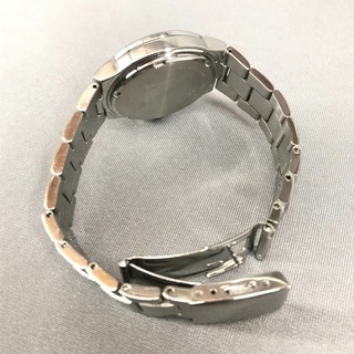 アクセサリー SEIKO セイコー ソーラー メンズクォーツ 金＆黒文字盤 