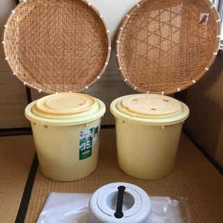 【中古】ポリ漬物容器・漬物石・竹製梅干しザル