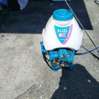 背負い式散布機　エンジン動墳
