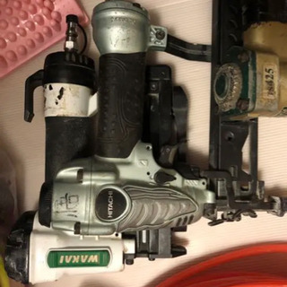 日立高圧常圧エアコンプレッサーと常圧ホース、タッカーセットまとめ売り