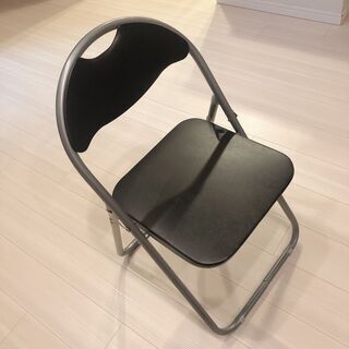 【ネット決済】美品のパイプ椅子　１４脚で　１０００円