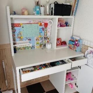 イケアの学習机とイス chateauduroi.co
