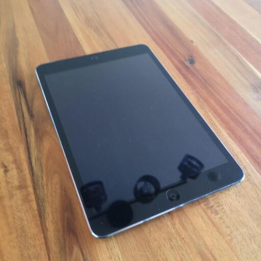 iPad mini 2  simフリー　32GBです