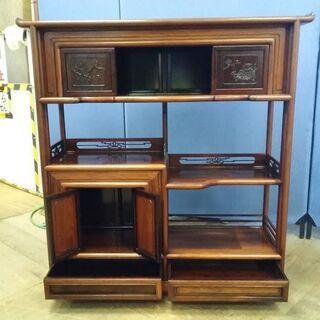 【店舗同時販売中】　花梨材唐木飾り棚　　彫刻　　【店頭ご来店購入限定】