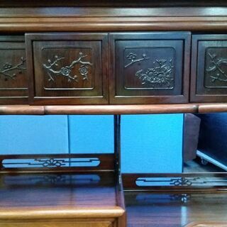 【店舗同時販売中】　花梨材唐木飾り棚　　彫刻　　【店頭ご来店購入限定】