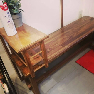 ベンチ　現金受け渡し