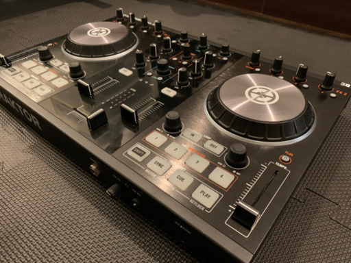 DJギア NATIVE INSTRUMENTS TRAKTOR KONTROL S2