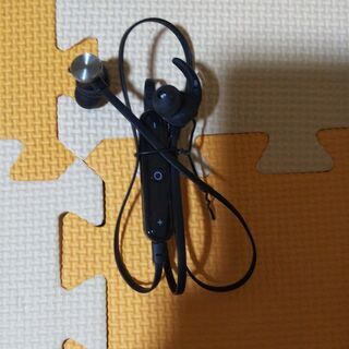 中古　ワイヤレス　Bluetoothイヤホン 　カナル型イヤホン...