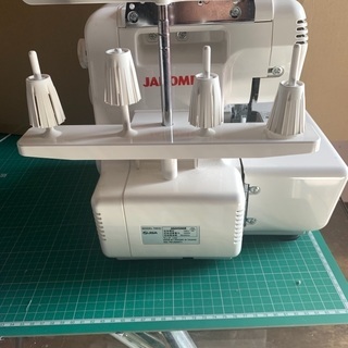 ジャノメ　ロックミシン　JF560D
