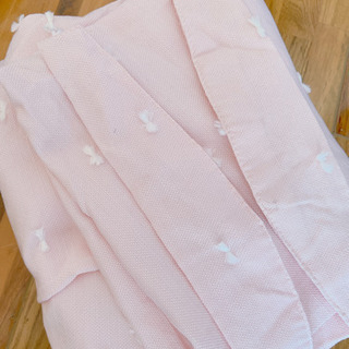 ピンクのリボンカーテン