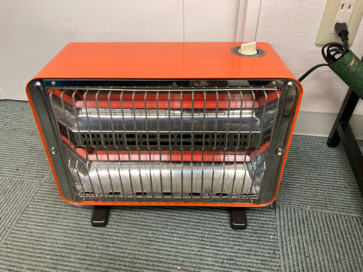 【2/28確約】【レトロな感じが可愛い】TOSHIBA 電気ストーブ SF-825T