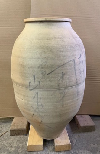 大きな壺　水瓶？②