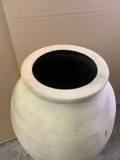 大きな壺　水瓶？②