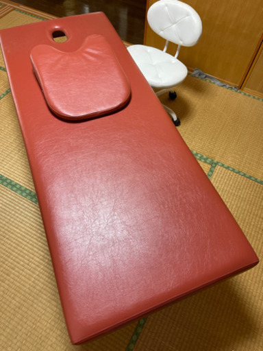 施術用ベットと椅子のセット