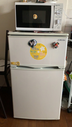 電子レンジと小型冷蔵庫　(新)
