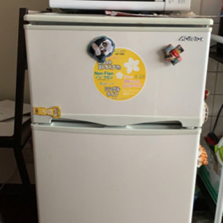 電子レンジと小型冷蔵庫　(新)