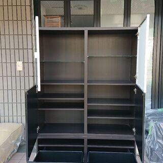 配送可】大きく高級感のあるキャビネット 中古品