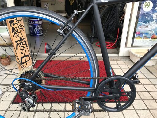 マットブラックのアデルのクロスバイク 新車同様 自転車屋が仕上げた 
